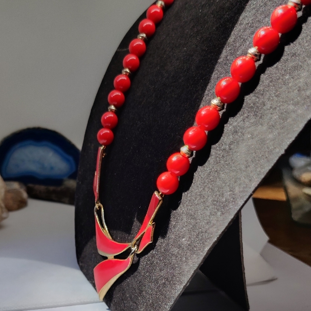 1980s Bold Red and Gold Necklace and Pierced Earring Set - Picture 4 of 10